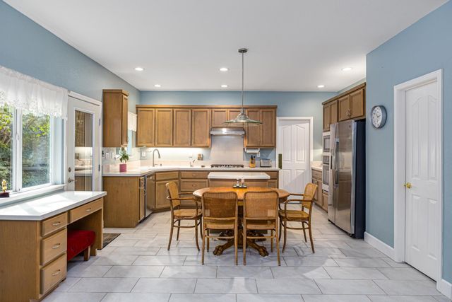 7034 Ara Ln, Carmichael, CA 95608