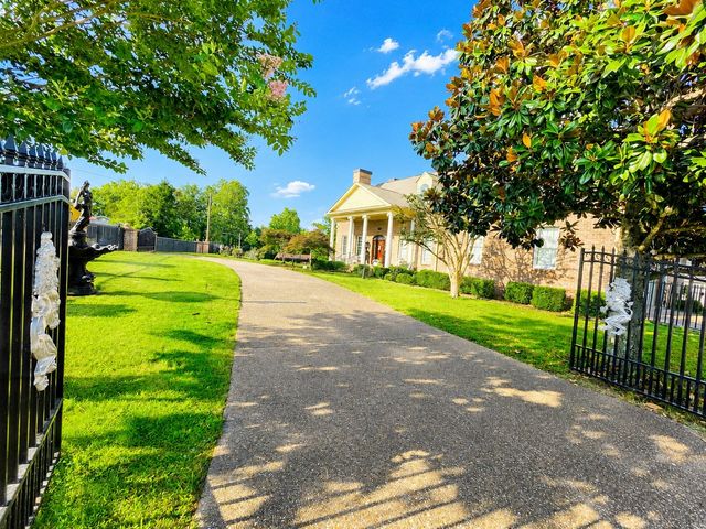 200 Holmes Creek Rd, Smithville, TN 37166