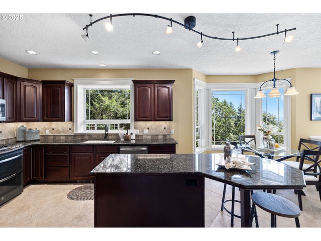 16155 Ne WILKERSON Way, Newberg, OR 97132