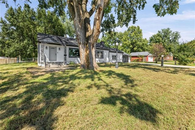 8716 E 74th Street, Kansas City, MO 64133