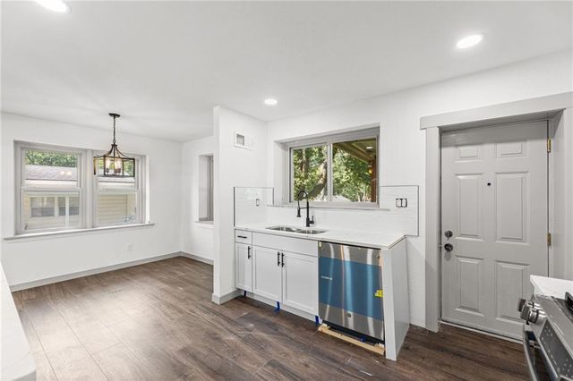 8716 E 74th Street, Kansas City, MO 64133