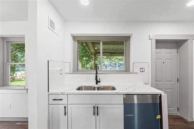 8716 E 74th Street, Kansas City, MO 64133