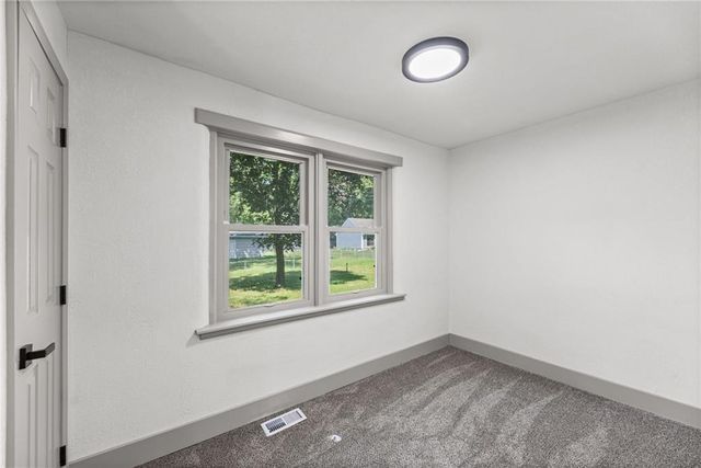 8716 E 74th Street, Kansas City, MO 64133
