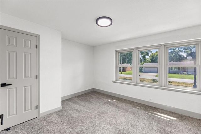 8716 E 74th Street, Kansas City, MO 64133