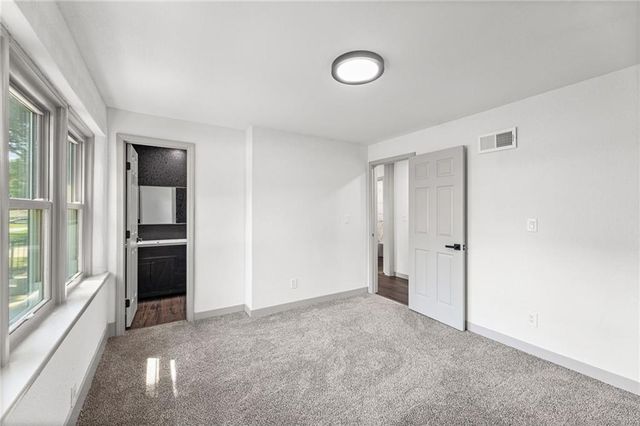 8716 E 74th Street, Kansas City, MO 64133