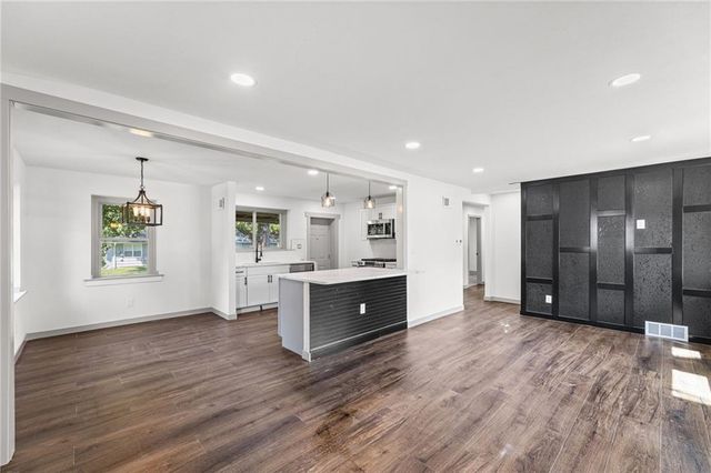 8716 E 74th Street, Kansas City, MO 64133