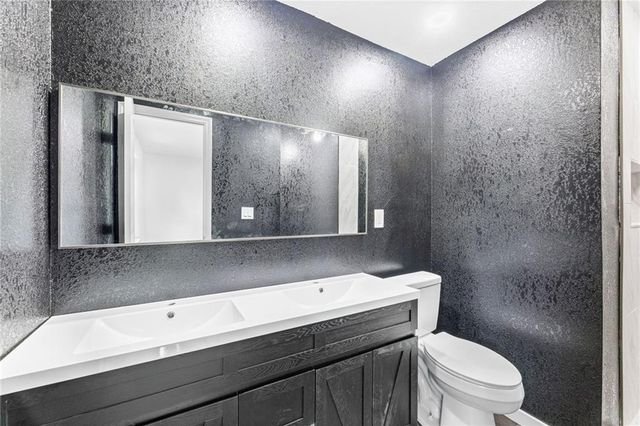 8716 E 74th Street, Kansas City, MO 64133