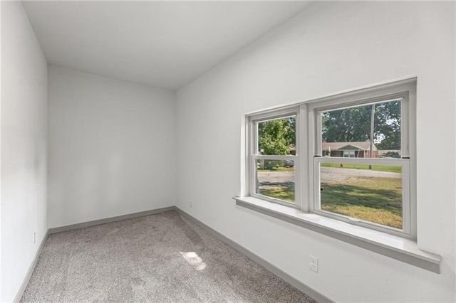 8716 E 74th Street, Kansas City, MO 64133