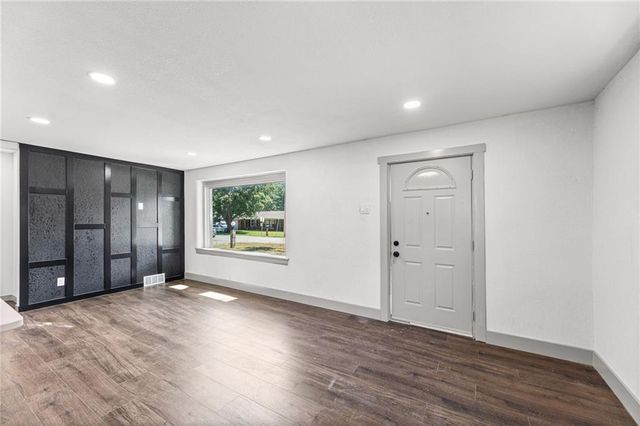 8716 E 74th Street, Kansas City, MO 64133