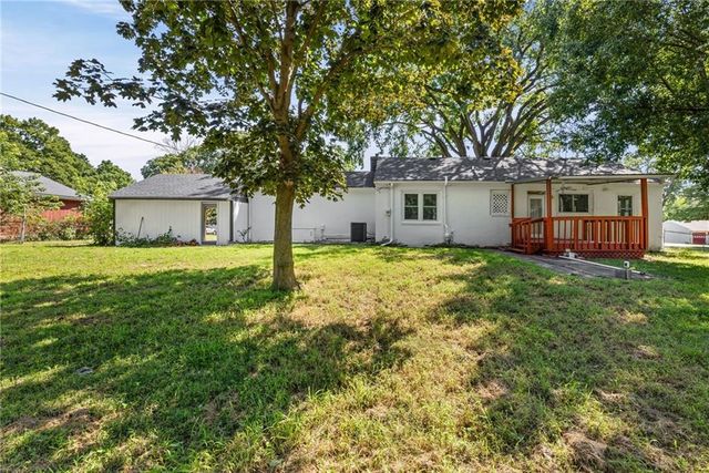 8716 E 74th Street, Kansas City, MO 64133