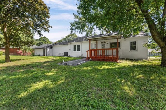 8716 E 74th Street, Kansas City, MO 64133