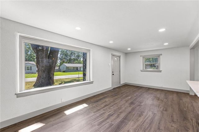 8716 E 74th Street, Kansas City, MO 64133