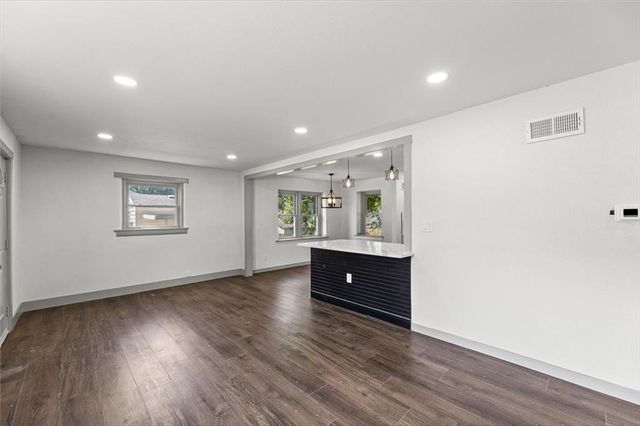8716 E 74th Street, Kansas City, MO 64133