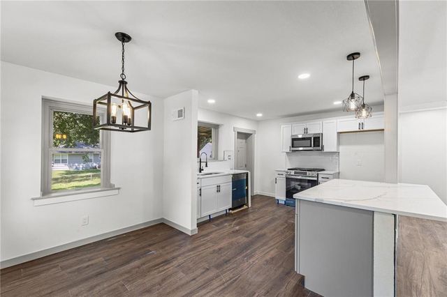 8716 E 74th Street, Kansas City, MO 64133