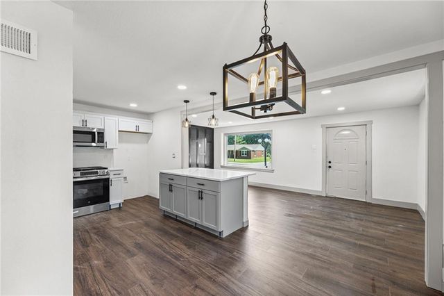 8716 E 74th Street, Kansas City, MO 64133