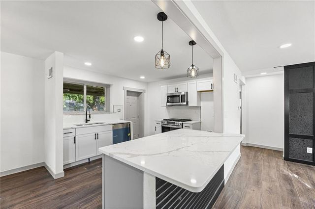 8716 E 74th Street, Kansas City, MO 64133
