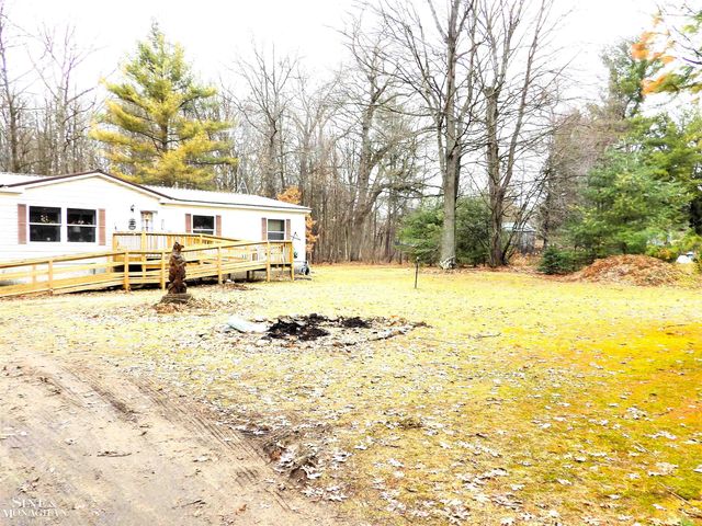 2051 W Parklane Road, White Cloud, MI 49349