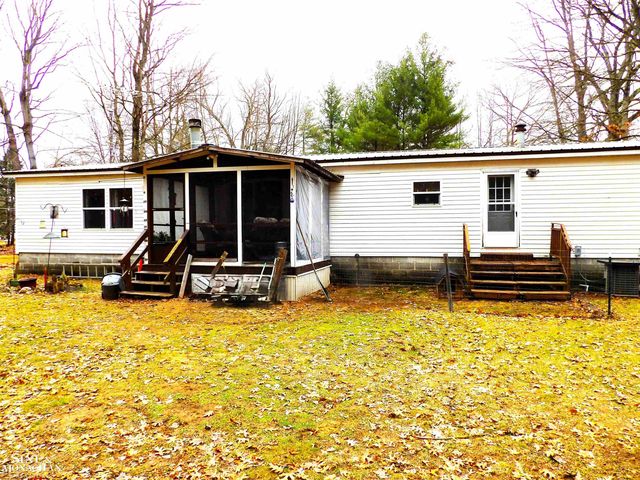 2051 W Parklane Road, White Cloud, MI 49349
