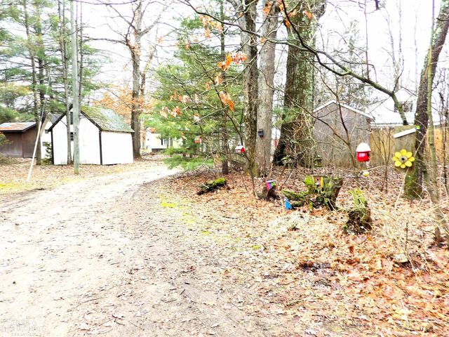 2051 W Parklane Road, White Cloud, MI 49349