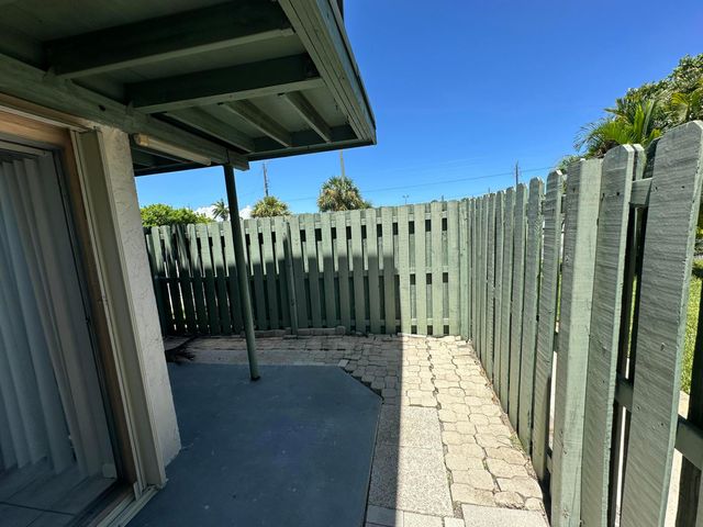 1799 Fairview Villas Drive 1, Palm Springs, FL 33406