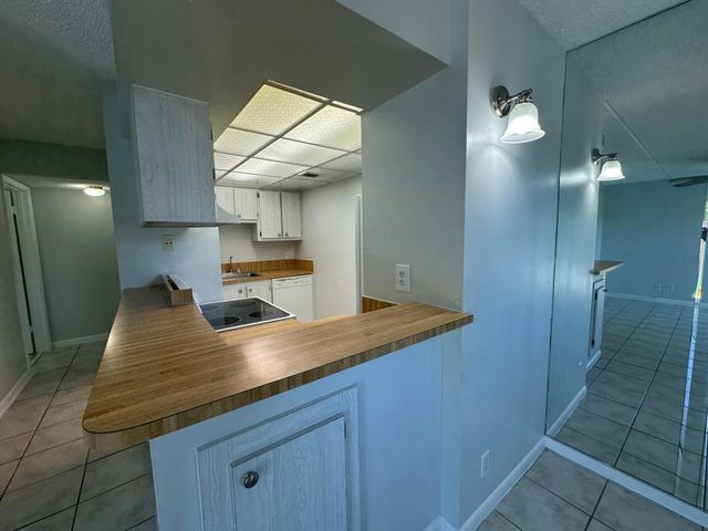 1799 Fairview Villas Drive 1, Palm Springs, FL 33406