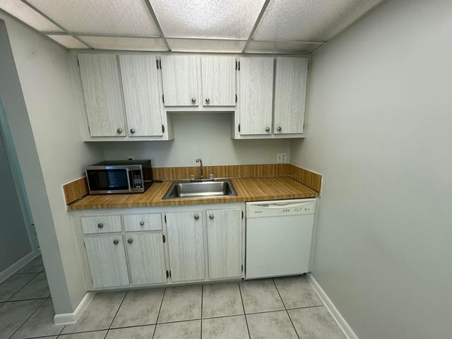 1799 Fairview Villas Drive 1, Palm Springs, FL 33406