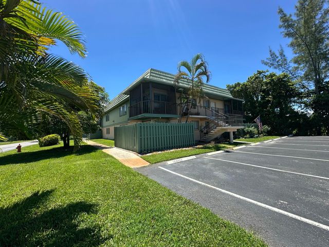 1799 Fairview Villas Drive 1, Palm Springs, FL 33406