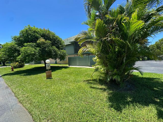 1799 Fairview Villas Drive 1, Palm Springs, FL 33406