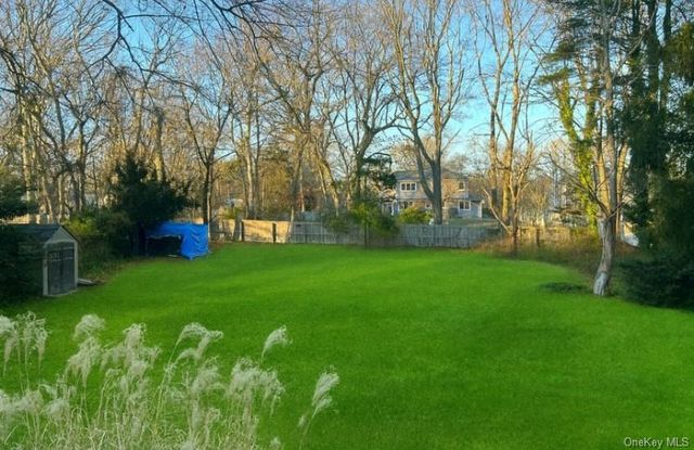 220 Larch Lane, Smithtown, NY 11787