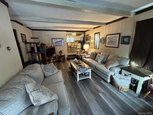 220 Larch Lane, Smithtown, NY 11787