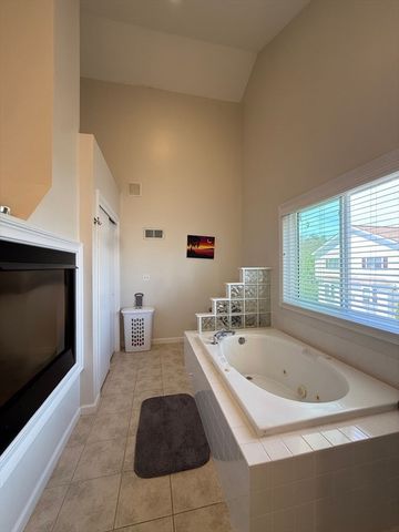 136 Algonquin Trl 136, Ashland, MA 01721