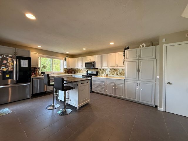 136 Algonquin Trl 136, Ashland, MA 01721