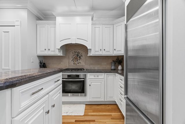 41-43 Phillips St 8, Boston, MA 02114