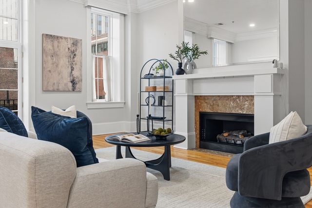 41-43 Phillips St 8, Boston, MA 02114