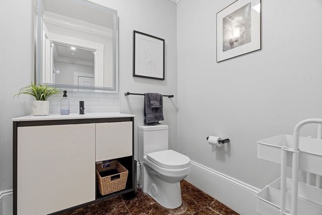 41-43 Phillips St 8, Boston, MA 02114