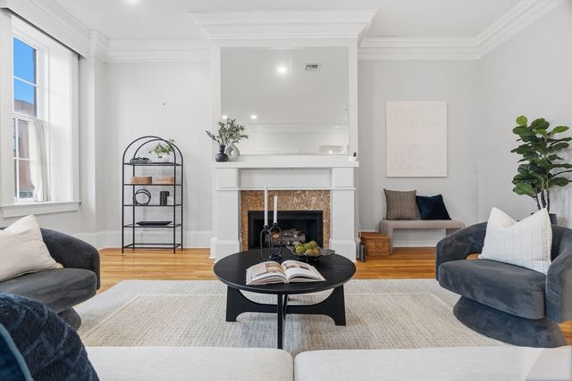 41-43 Phillips St 8, Boston, MA 02114