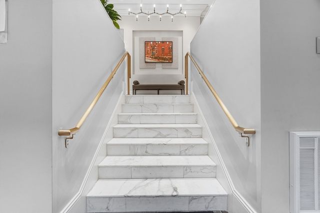 41-43 Phillips St 8, Boston, MA 02114