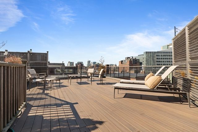 41-43 Phillips St 8, Boston, MA 02114