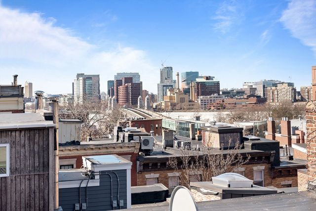 41-43 Phillips St 8, Boston, MA 02114