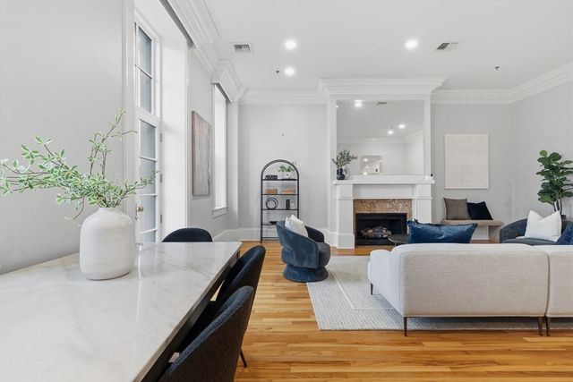 41-43 Phillips St 8, Boston, MA 02114