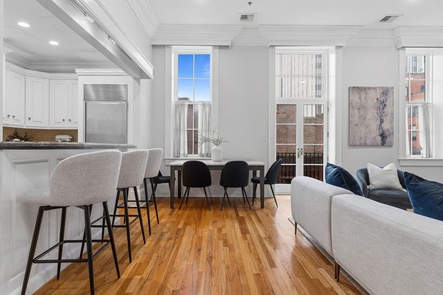 41-43 Phillips St 8, Boston, MA 02114