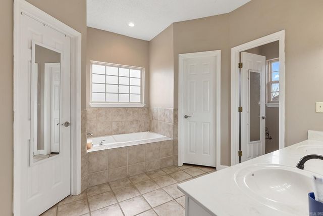 7365 W Ridge Circle, Sherwood, AR 72120