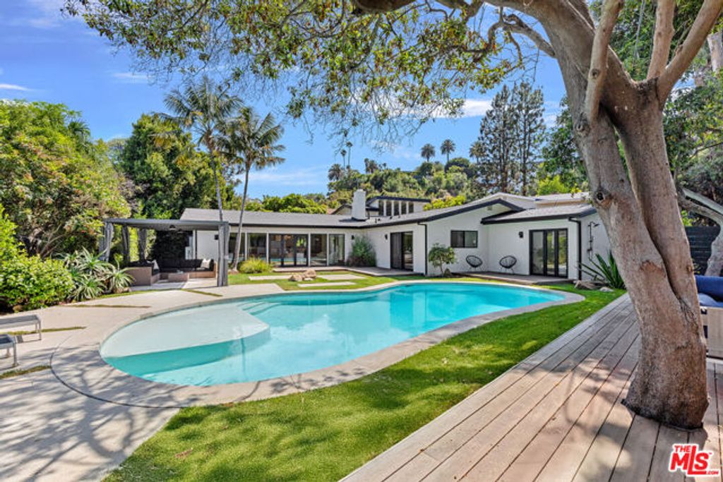 13301 Westcove Drive, Los Angeles, CA 90049