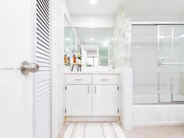 3505 S Ocean Drive 305, Hollywood, FL 33019