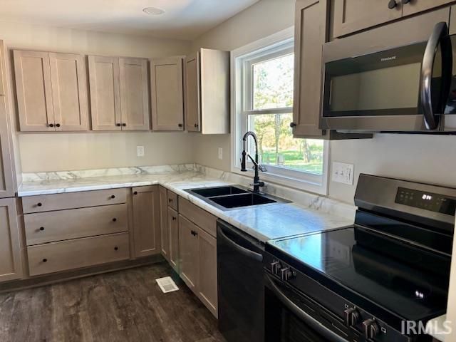 826 W 8th Street, Rochester, IN 46975