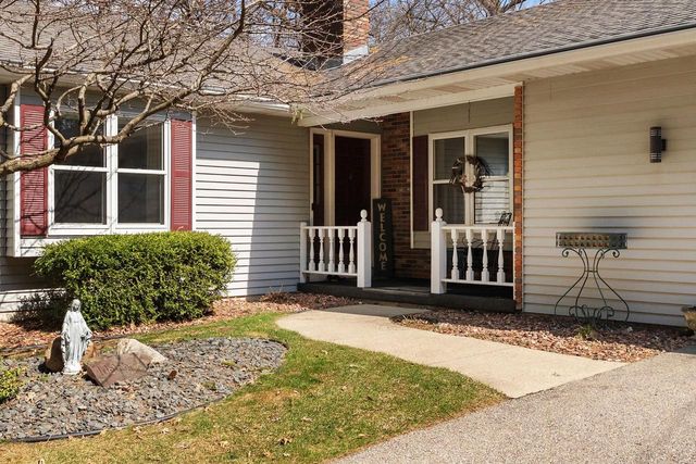 2878 Golden Circle, Stoughton, WI 53589