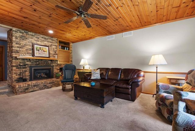 2878 Golden Circle, Stoughton, WI 53589