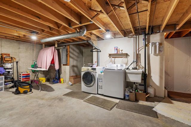 2878 Golden Circle, Stoughton, WI 53589