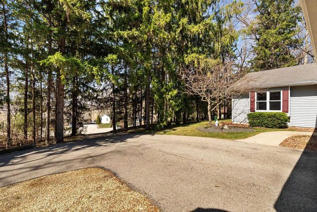 2878 Golden Circle, Stoughton, WI 53589