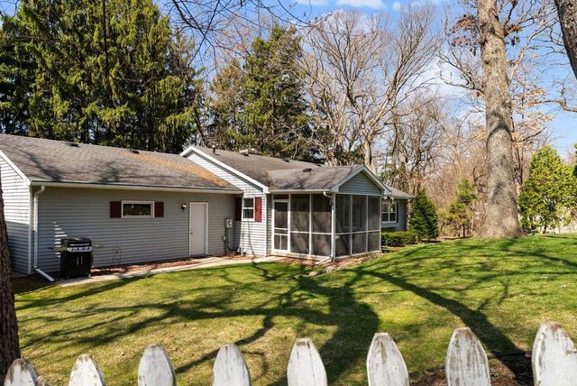 2878 Golden Circle, Stoughton, WI 53589